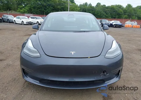 2022 Tesla Model 3 Rear-Wheel Drive z USA, uszkodzony, nr VIN 5YJ3E1EA1NF329580